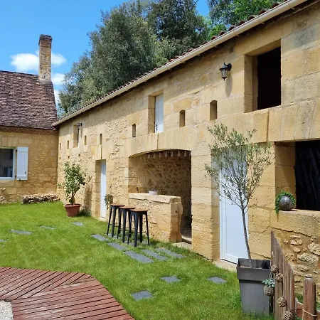 Le Clos De La Caneda Bed and Breakfast 4*