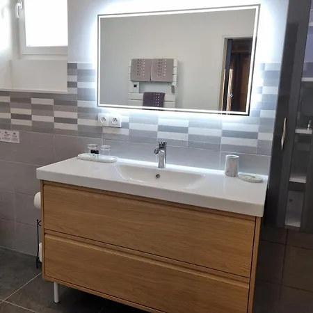 Le Clos De La Caneda Bed and Breakfast