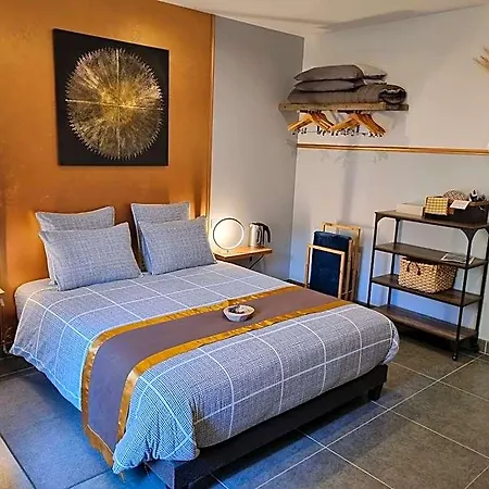 Le Clos De La Caneda Bed and Breakfast
