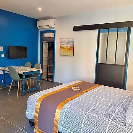 Le Clos De La Caneda Bed and Breakfast 4*