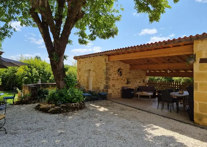 Le Clos De La Caneda Bed & Breakfast 4*