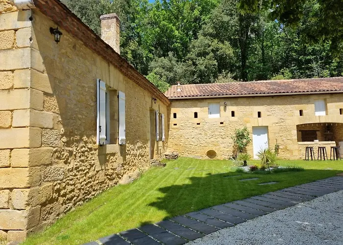 Le Clos De La Caneda Bed & Breakfast