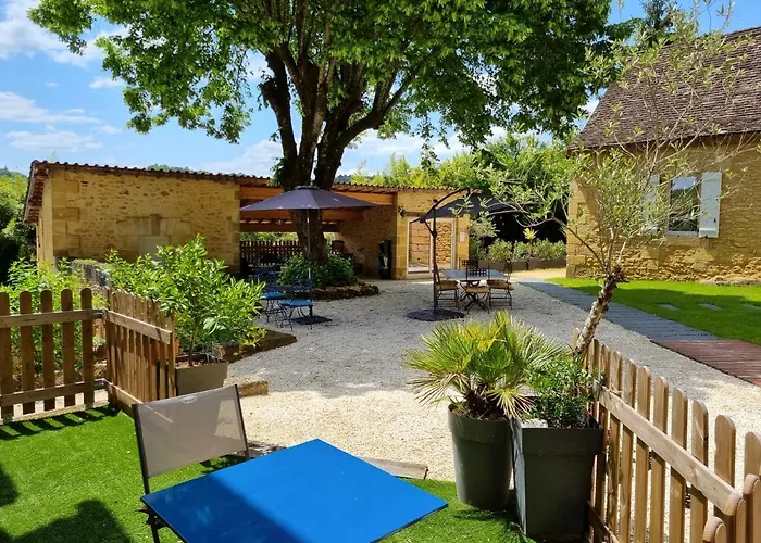 Le Clos De La Caneda Bed & Breakfast 4*