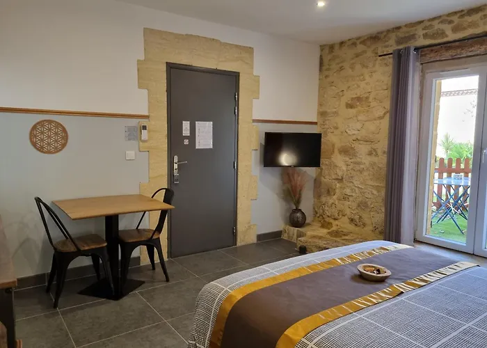 Le Clos De La Canéda Bed and breakfast 4*